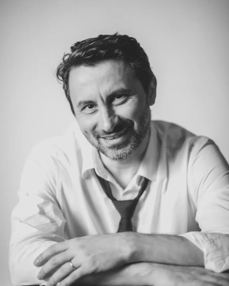 Adi Nour, portret alb-negru