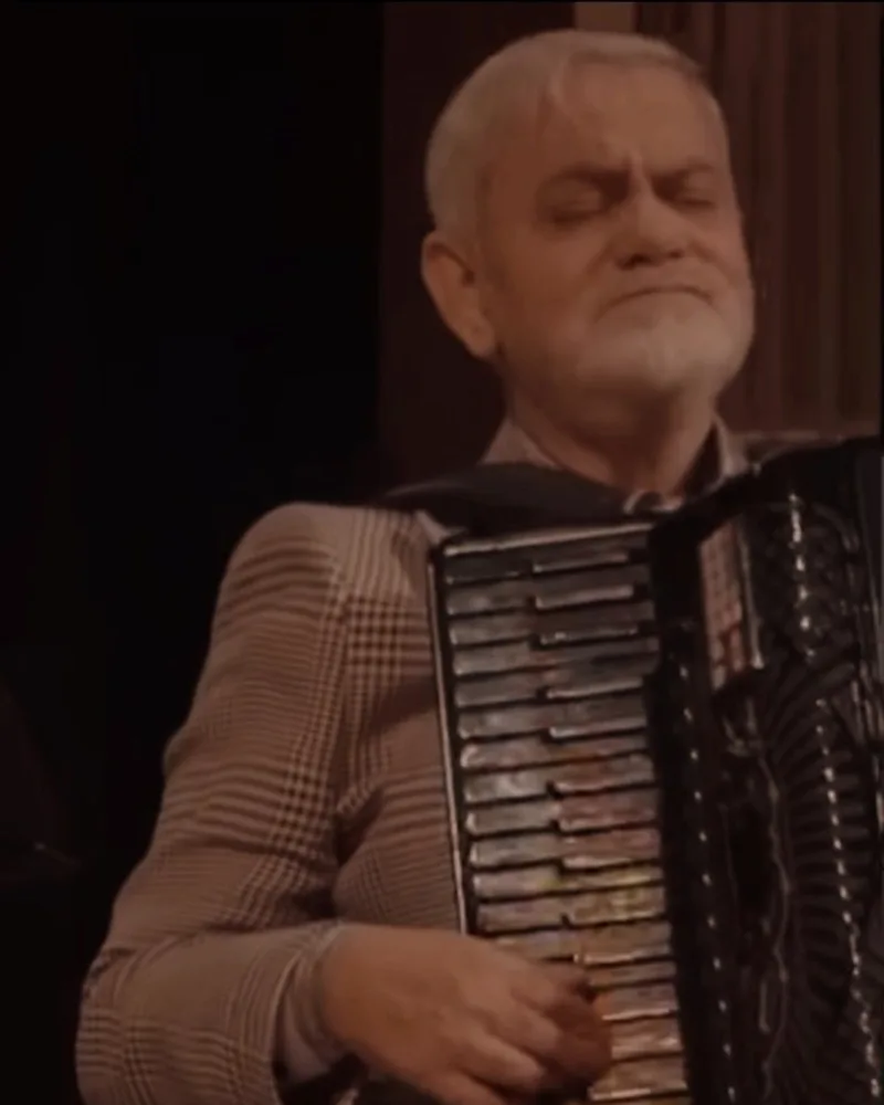Ionica Minune la acordeon